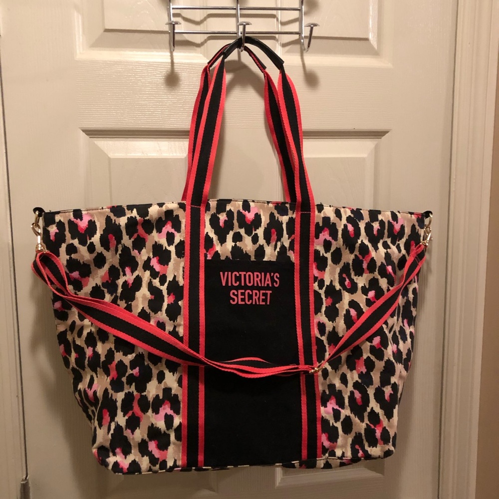 NWOT VS Weekender Bag